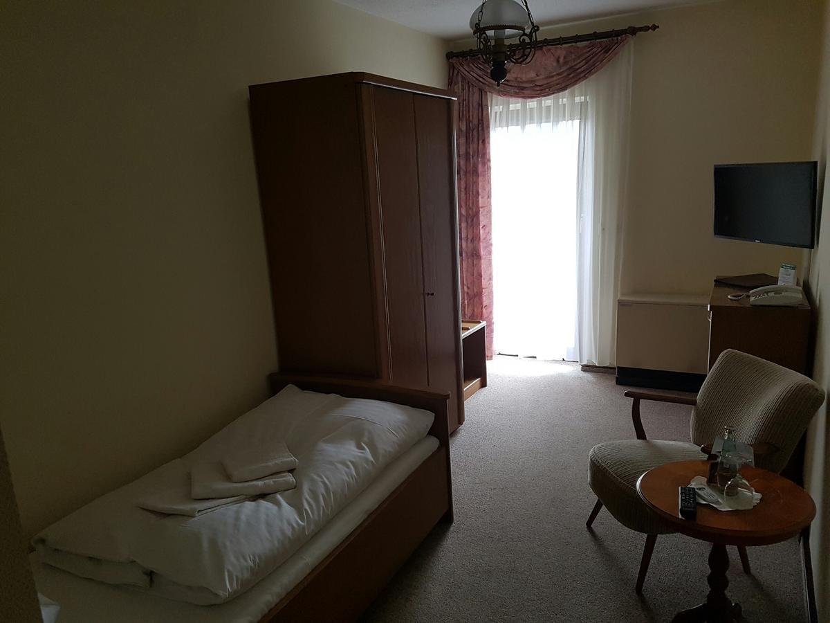 Hotel Zur Wildtranke Шпремберг Екстериор снимка